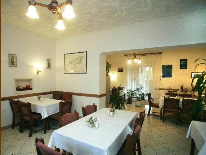 Pestujhely Panzio-Etterem Hotel Budapest Luaran gambar